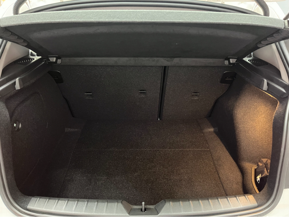 2015 BMW 1 Series 2015 BMW 116I 1.6 AUTOMATIC / CRUISE CONTROL / REVERSE CAMERA AND MORE