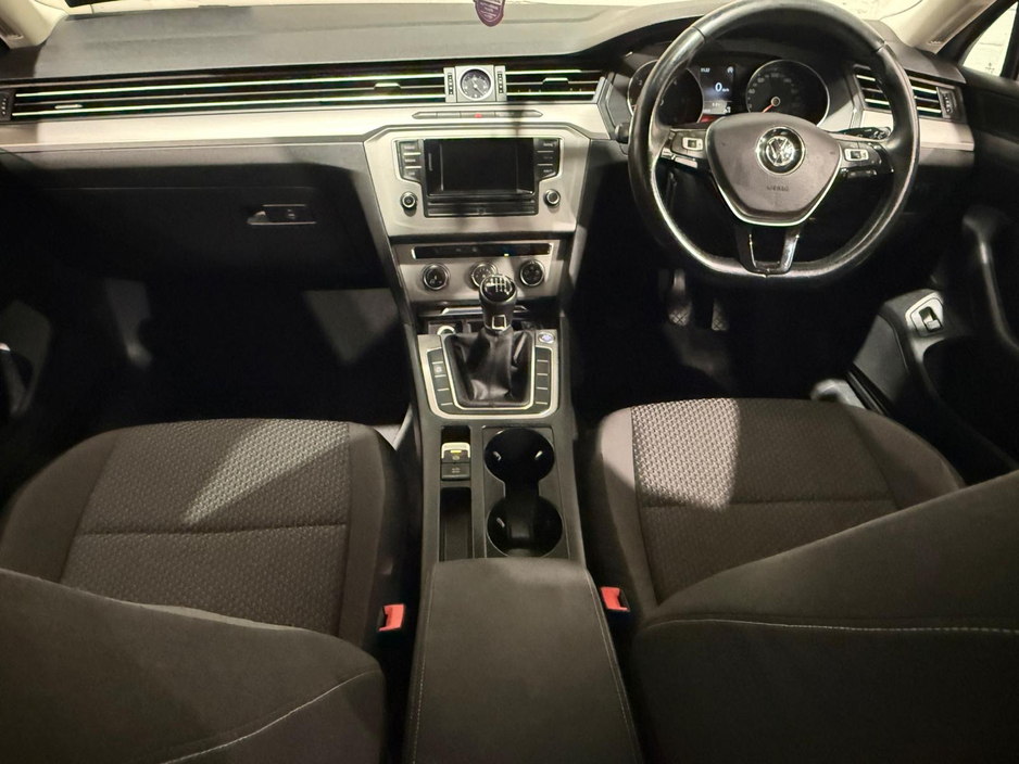 2016 Volkswagen Passat - image 12