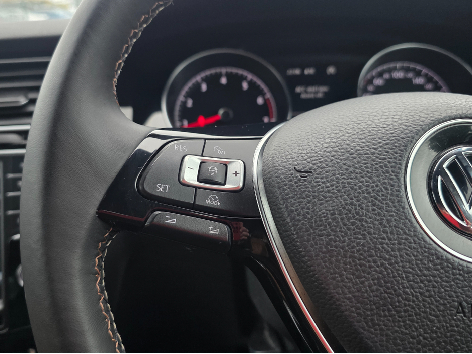 2015 Volkswagen Golf 1.4 TSI  AUTOMATIC - MILANO EDITION - HALF LEATHER HEATED SEAT - ALLOYS - LOW TAX BAND  - DRIVE MODE SELECTION - REVERCE CAMERA