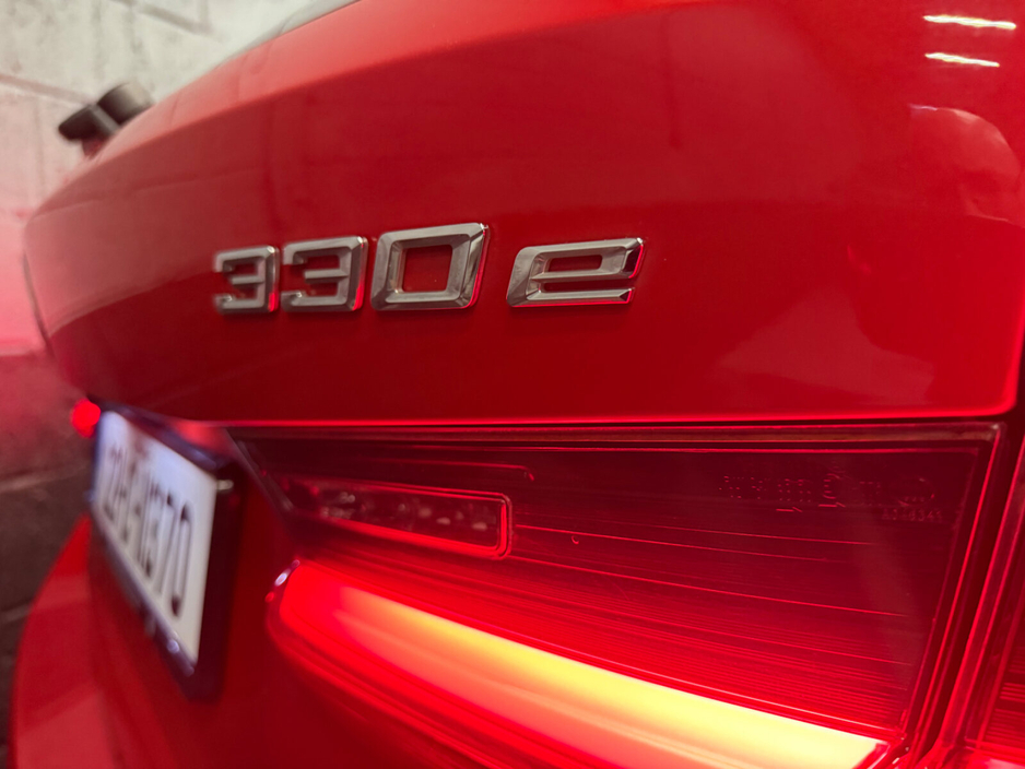 2022 BMW 3 Series - image 26