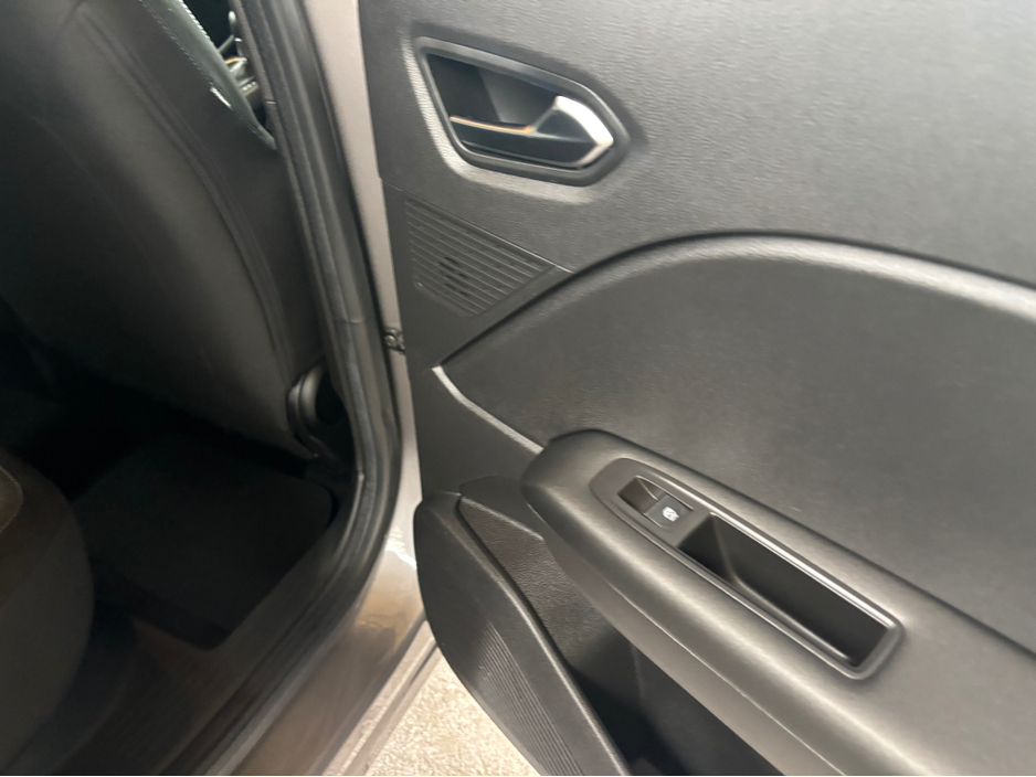 2023 Renault Captur - image 11