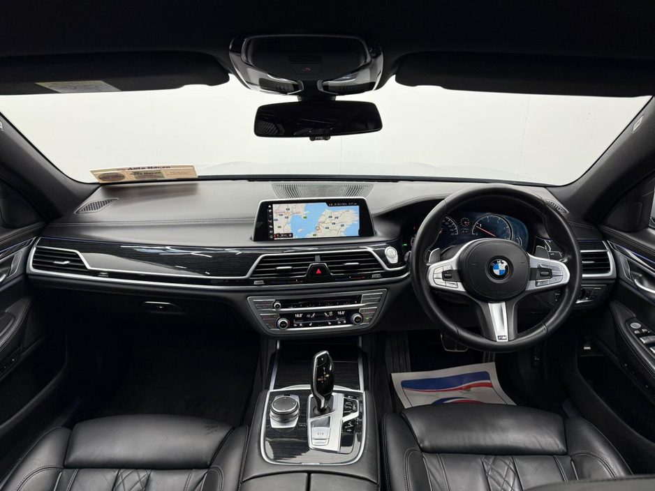 2019 BMW 7 Series - image 8