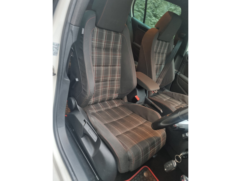 2010 Volkswagen Golf 2.0 TSI 4MOTION R €8,750