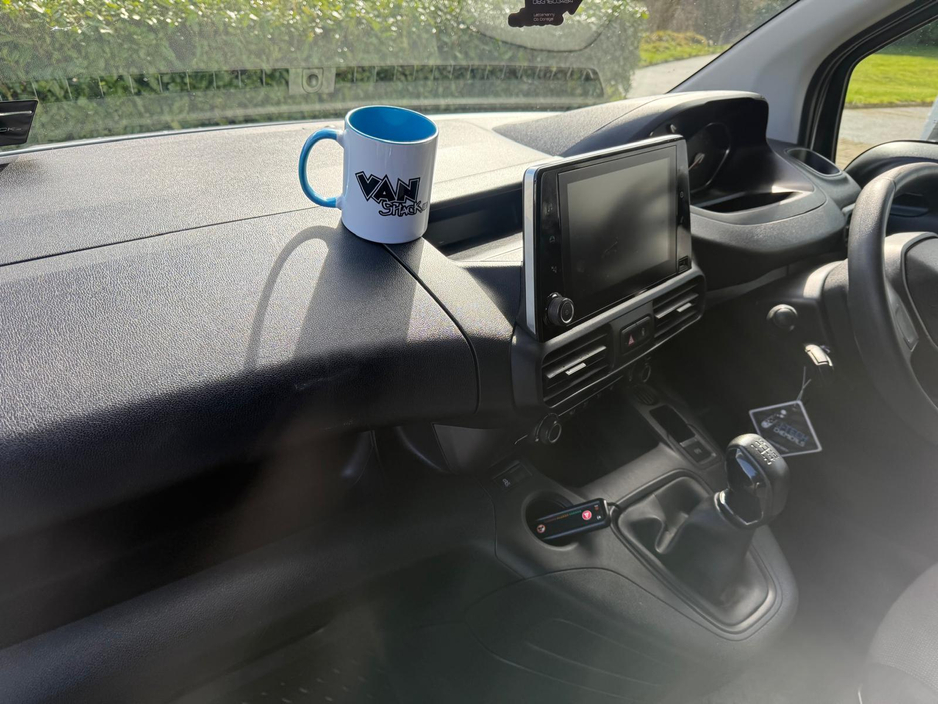 2019 Peugeot Partner - image 12