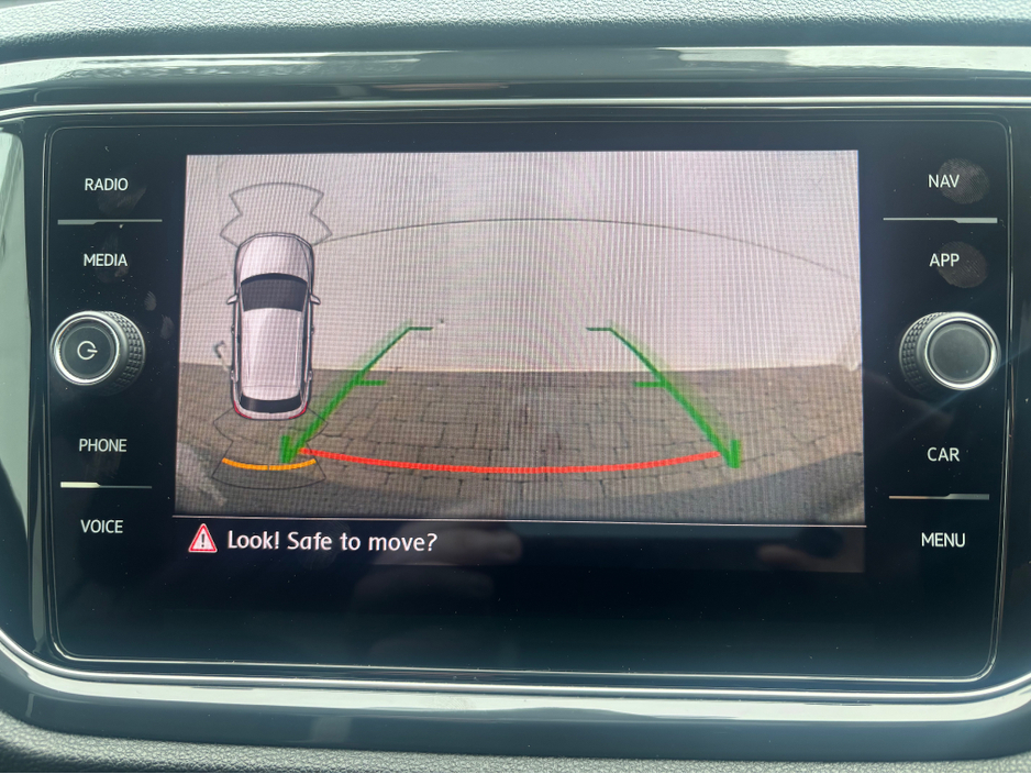 2019 Volkswagen T-Roc - image 14