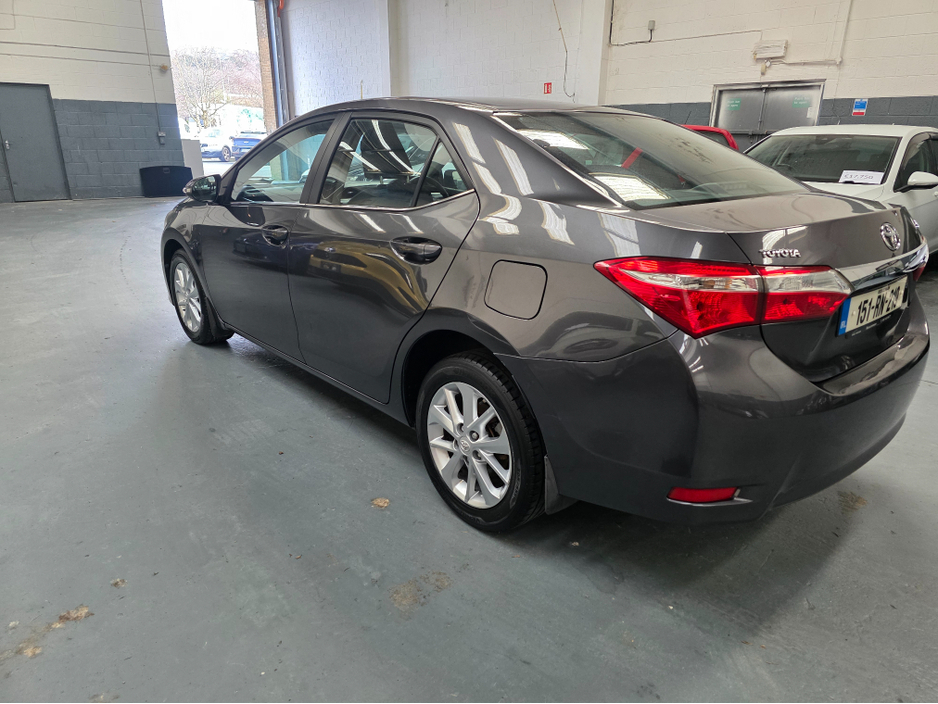 2015 Toyota Corolla - image 4