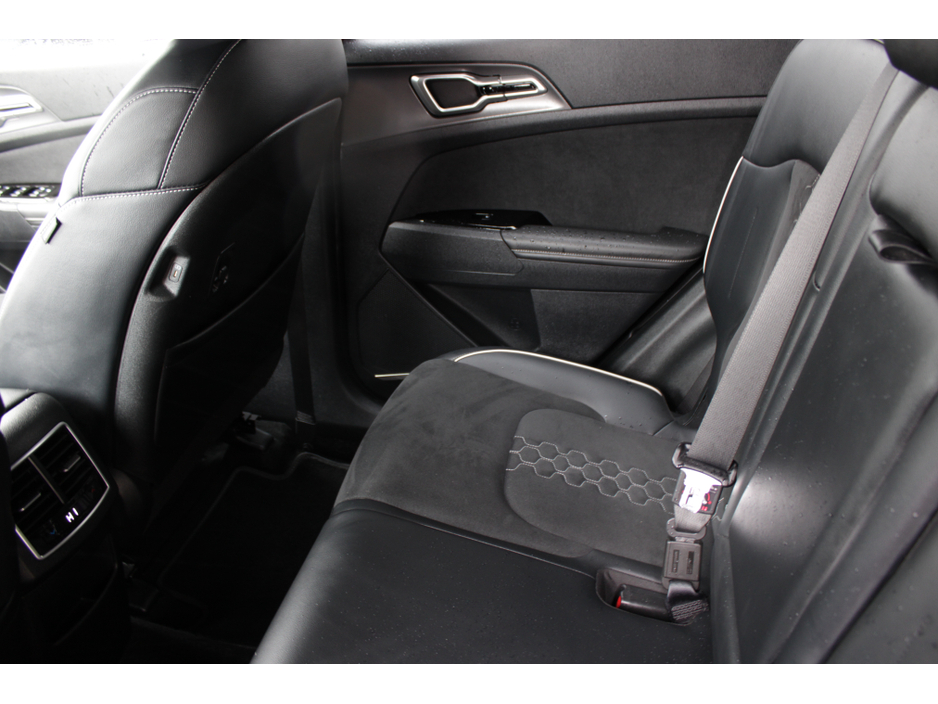 2022 Kia Sportage - image 21