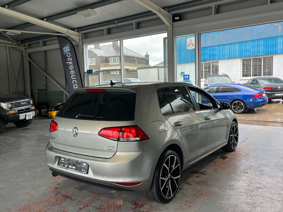 2016 Volkswagen Golf - image 5