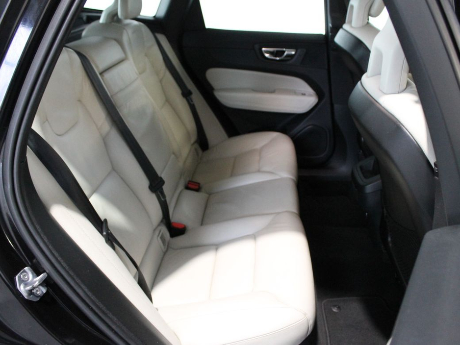 2018 Volvo XC60 D4 AWD Momentum 5DR €23,250