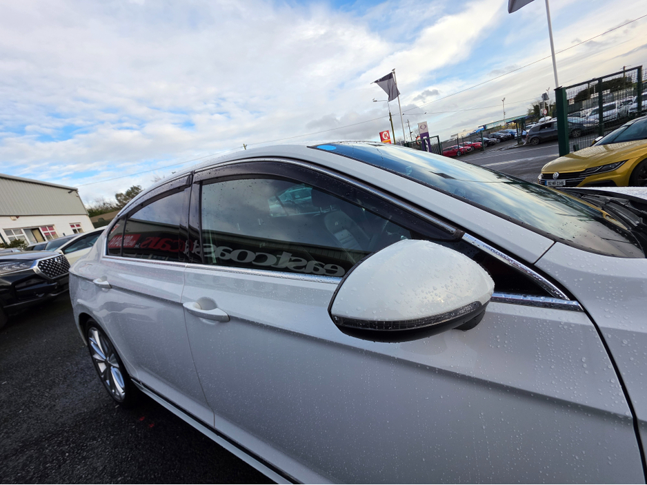 2016 Volkswagen Passat ( 162 REG 2.0 TSI R-LINE FULL LEATHER SEATS ELECTRIC HEATED SEATS SAT-NAV REV CAMERA BLIND-SPOT CARPLAY ANDROID AUTO €19,950