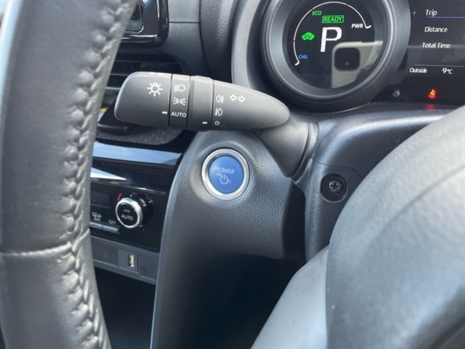 2023 Toyota Yaris Cross - image 13