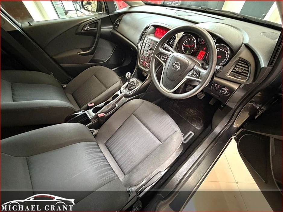 2015 Opel Astra - image 13