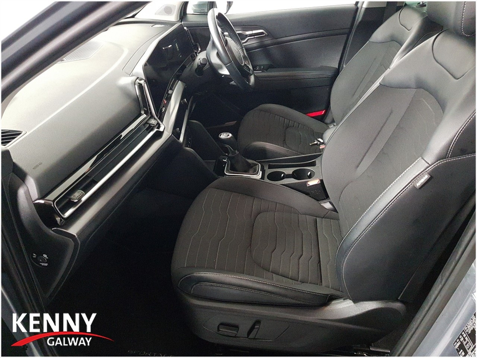 2022 Kia Sportage - image 11