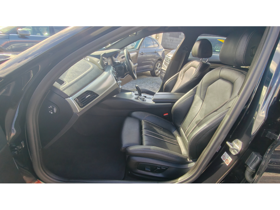 2019 BMW 5 Series - image 15