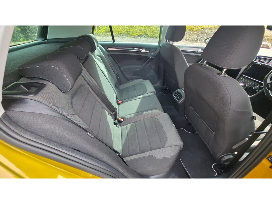 2017 Volkswagen Golf - image 10