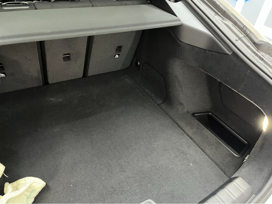 2025 BMW i4 - image 9