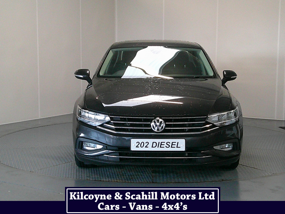 2020 Volkswagen Passat - image 2