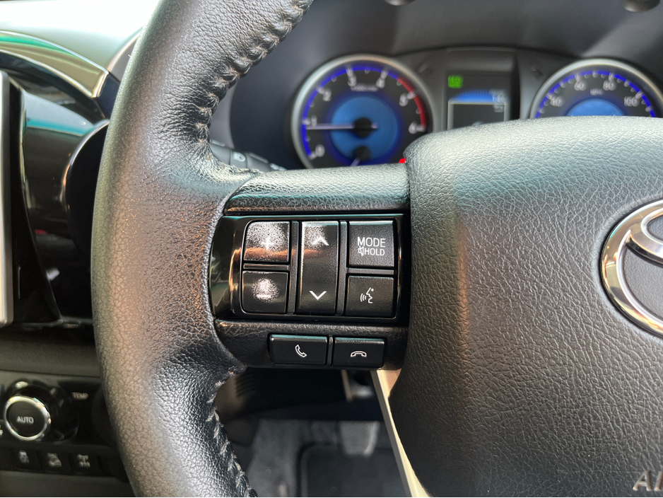 2017 Toyota Hilux - image 21