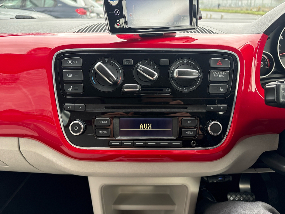 2015 Volkswagen up! - image 15