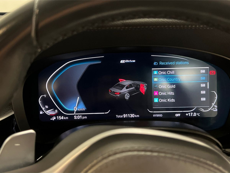 2021 BMW 5 Series - image 9