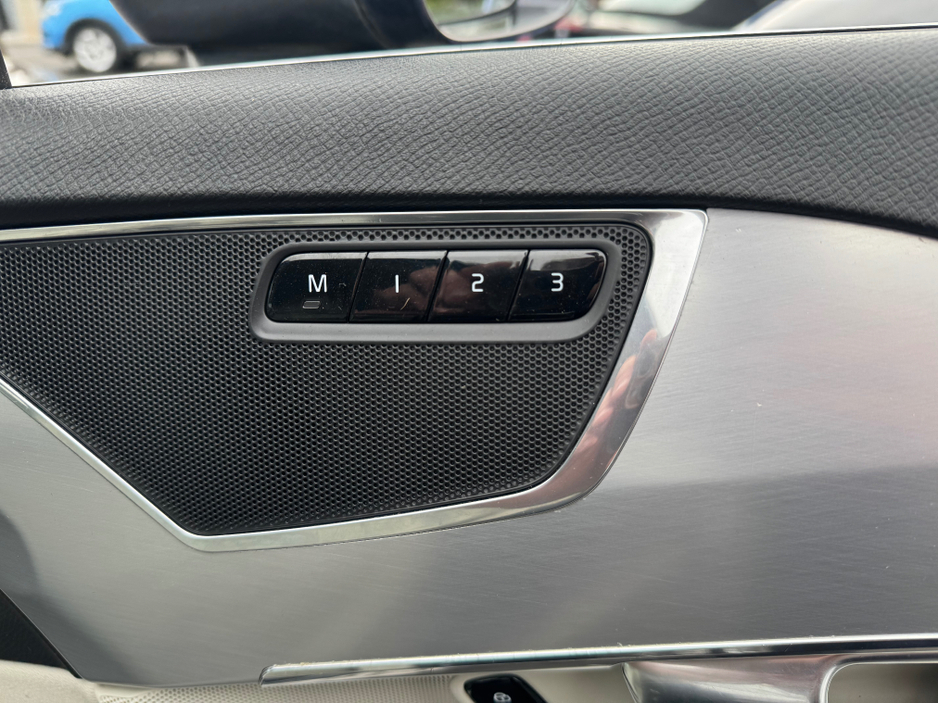 2017 Volvo XC90 - image 10