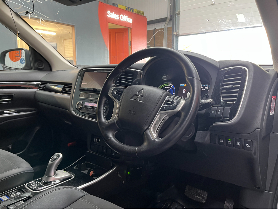 2019 Mitsubishi Outlander - image 12