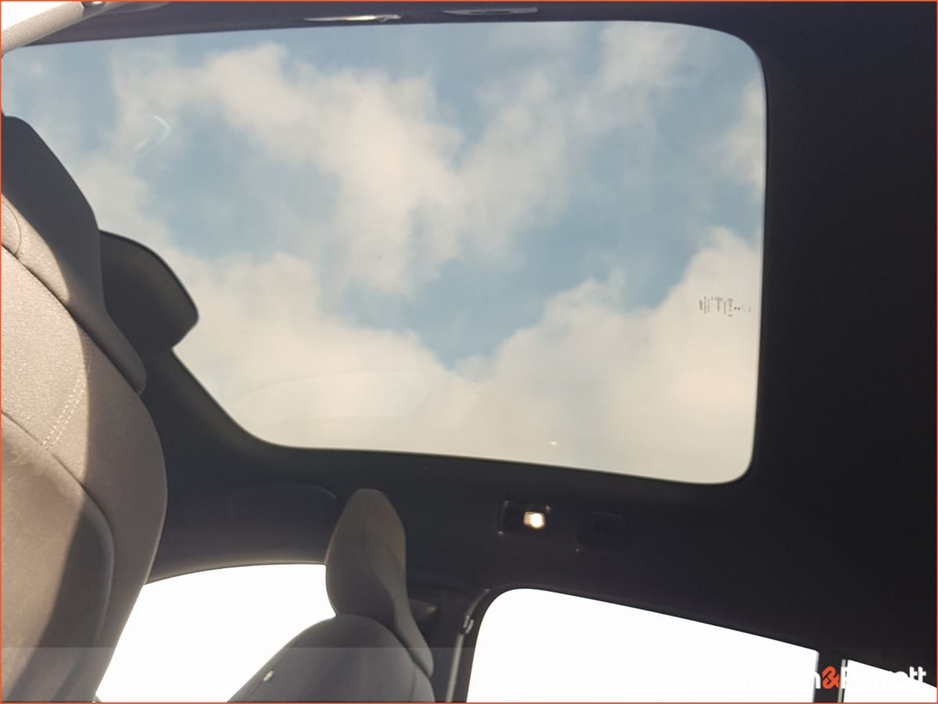 2022 Volvo C40 - image 18