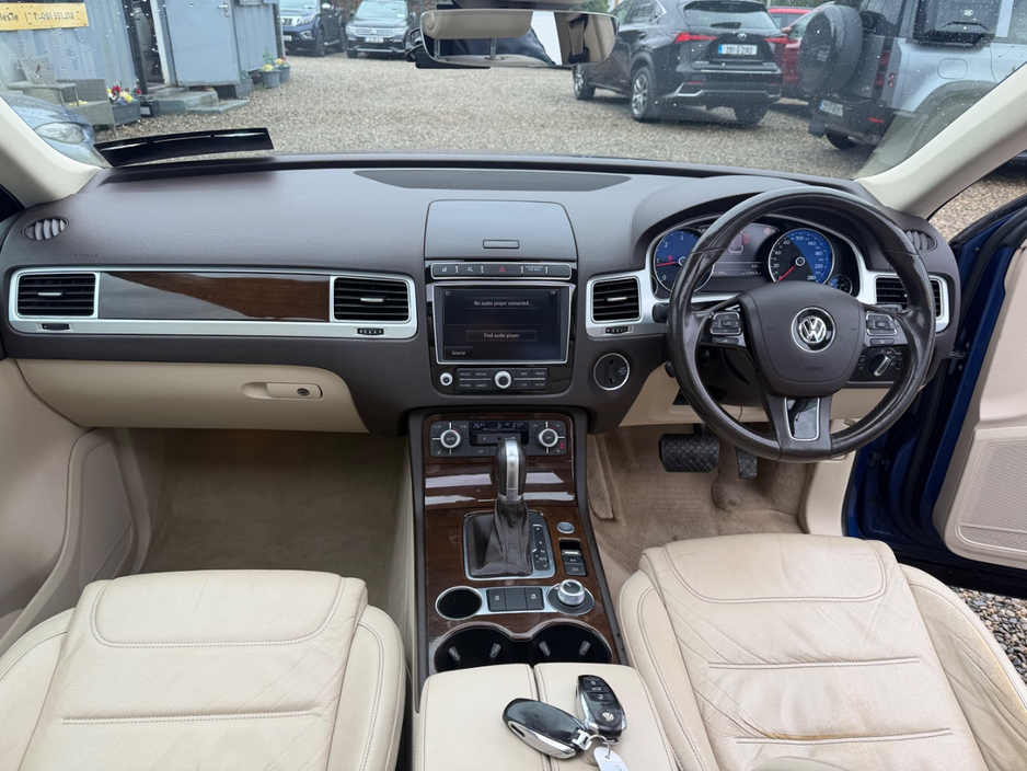 2018 Volkswagen Touareg - image 21