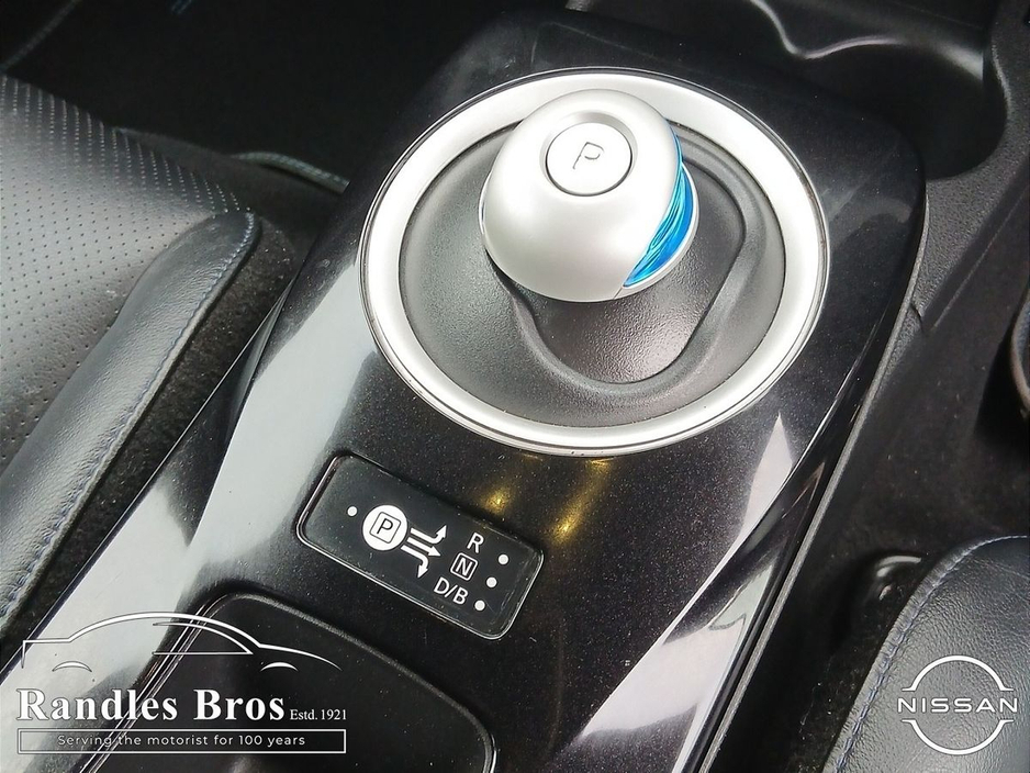 2016 Nissan Leaf - image 17