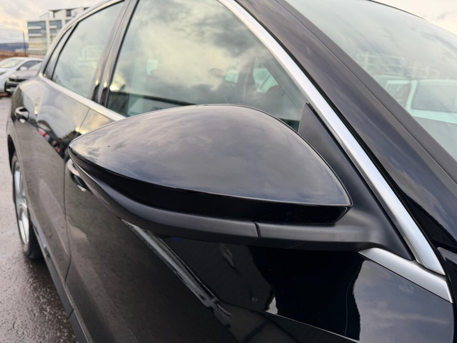 2022 Audi e-tron - image 43