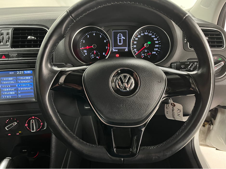 2014 Volkswagen Polo - image 36
