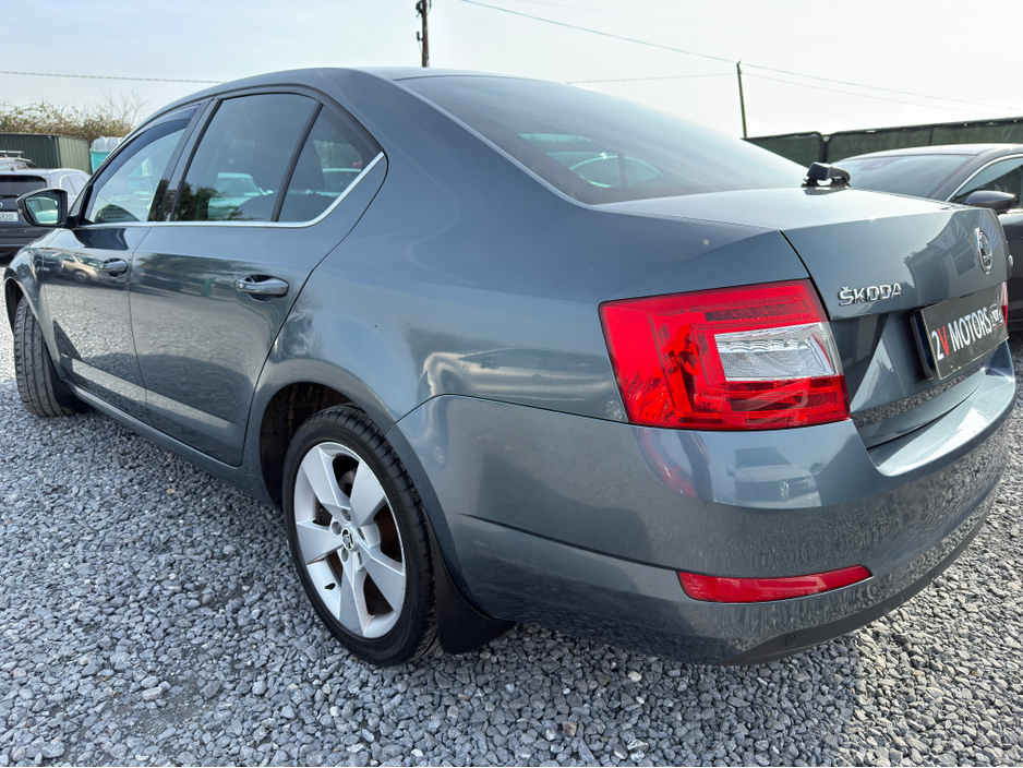 2016 Skoda Octavia - image 4