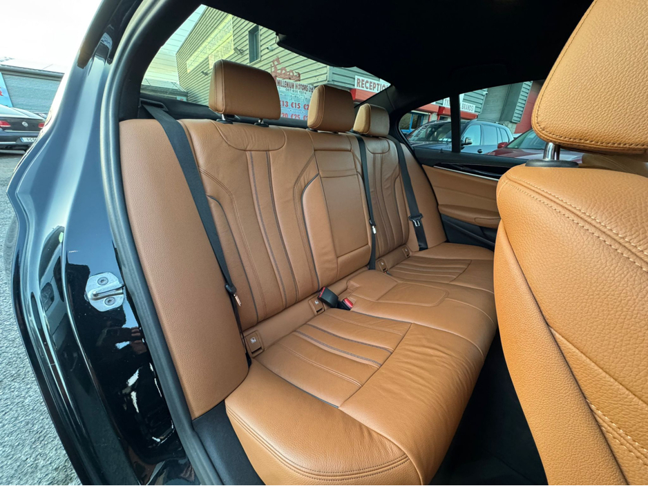 2017 BMW 5 Series - image 21