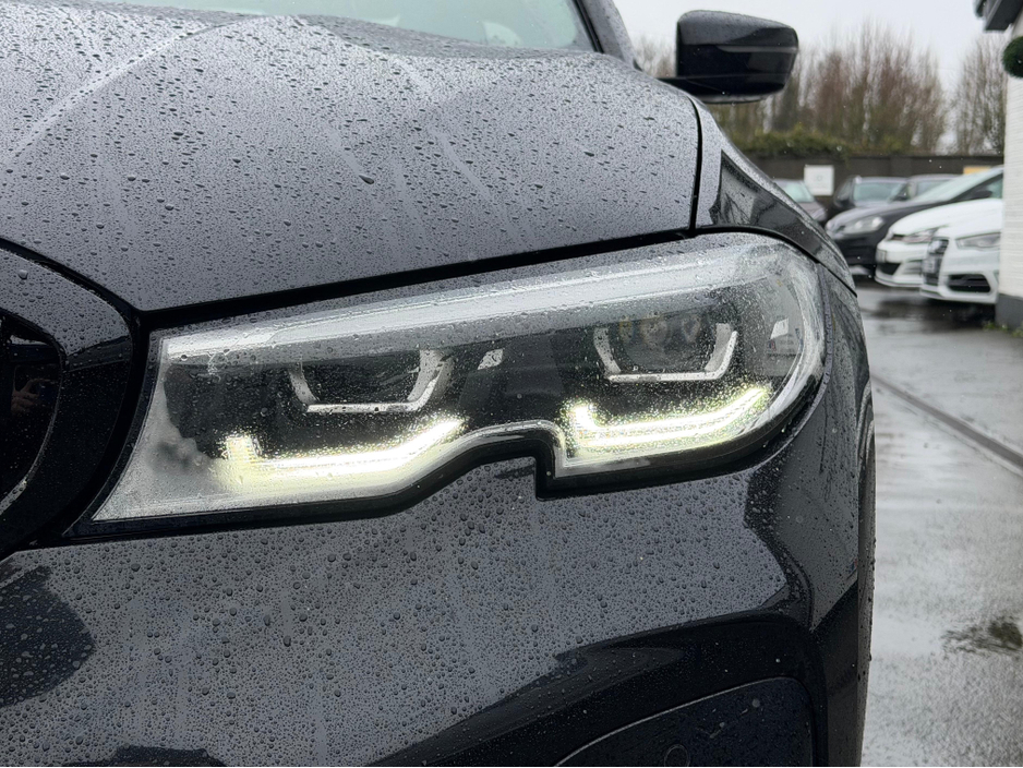 2022 BMW 3 Series - image 10