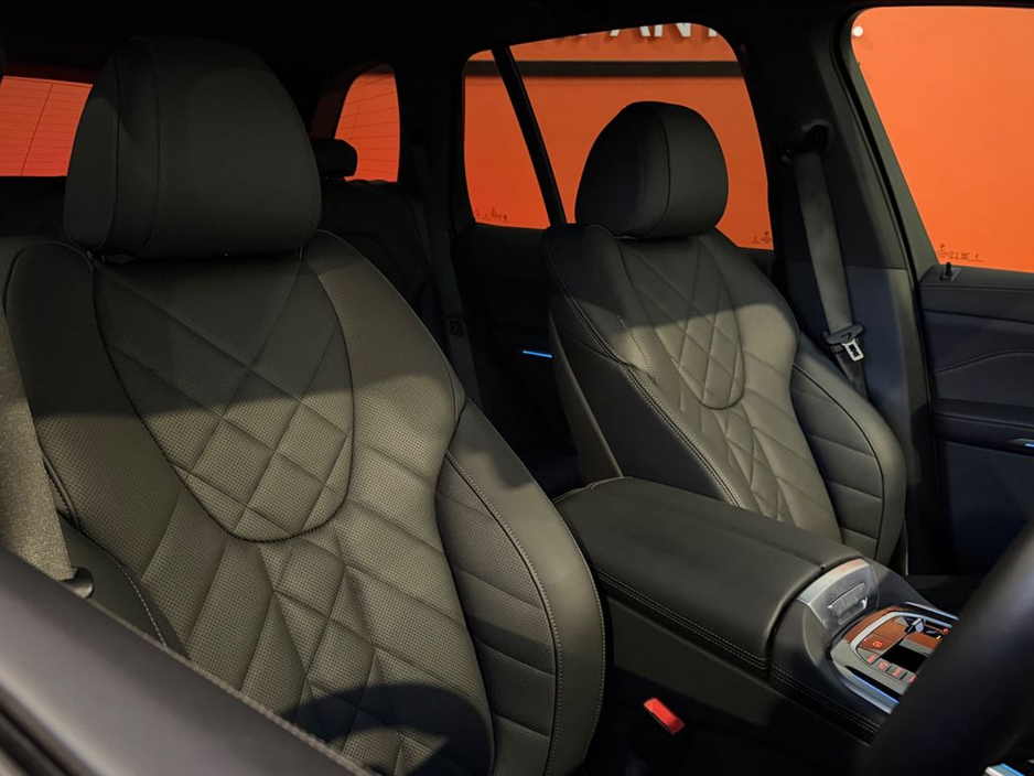 2024 BMW X5 - image 10