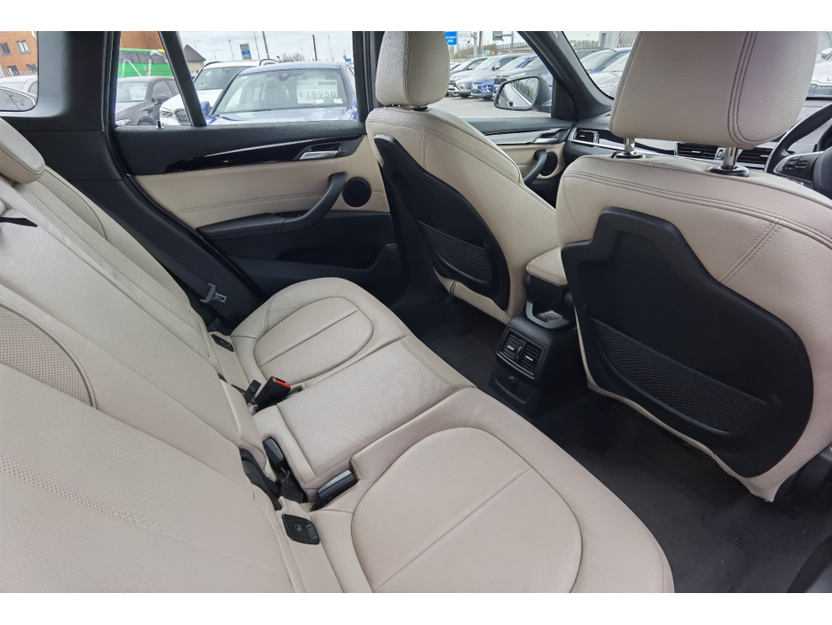 2016 BMW X1 - image 11