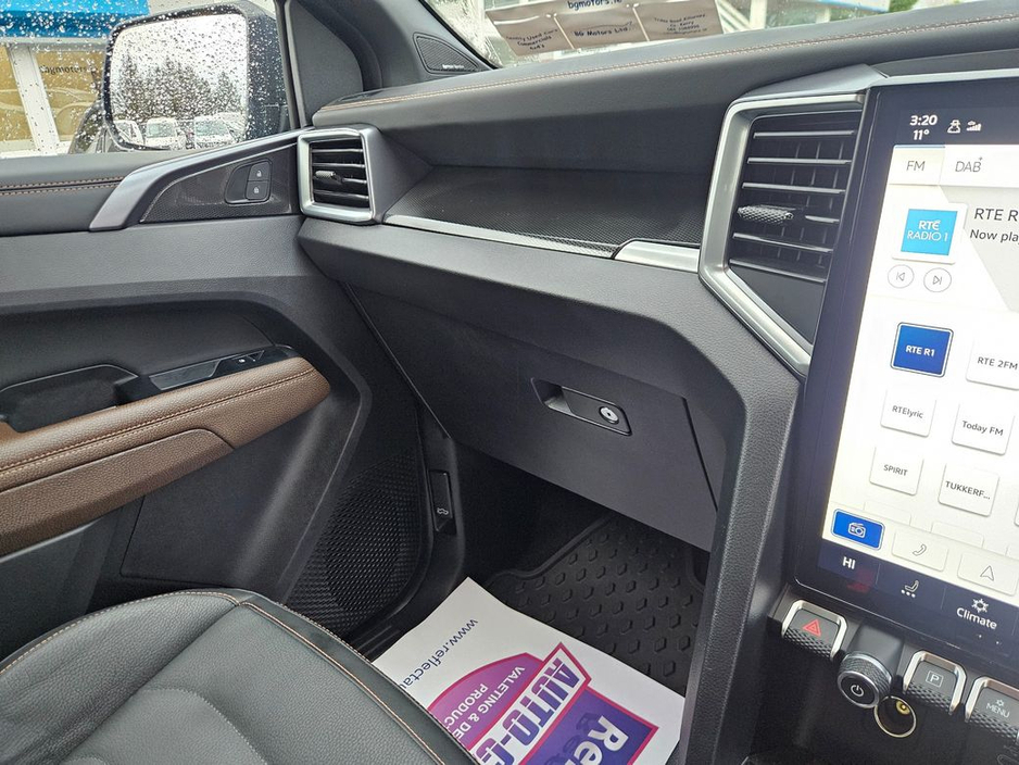 2025 Volkswagen Amarok - image 15