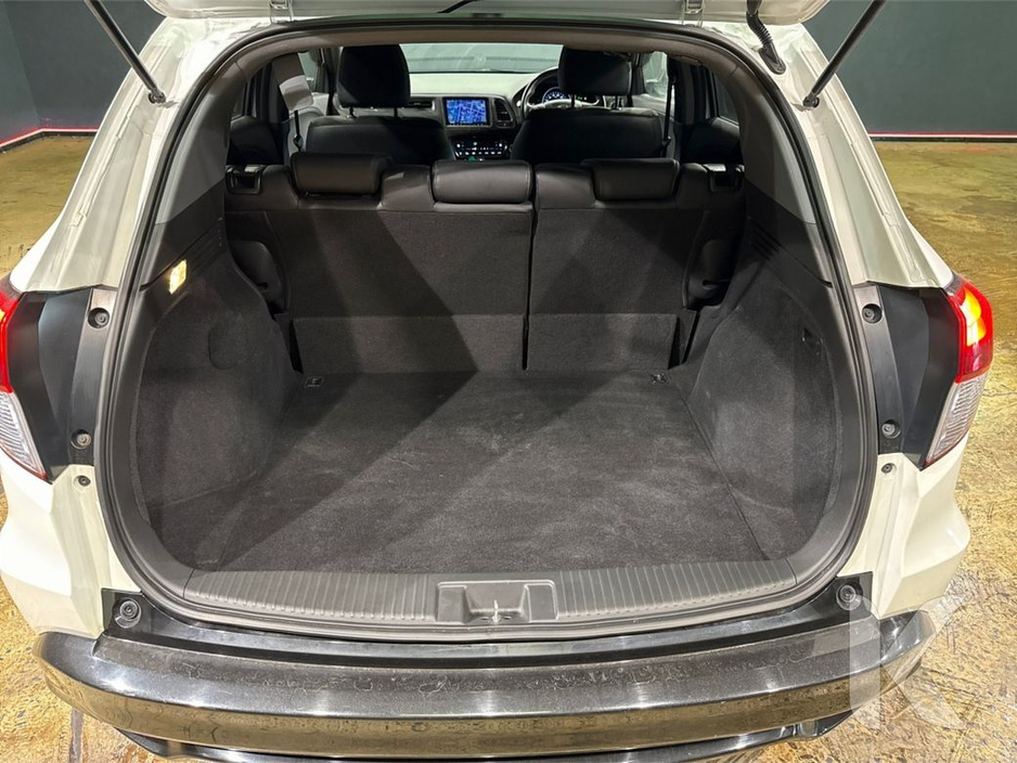 2017 Honda Vezel - image 12