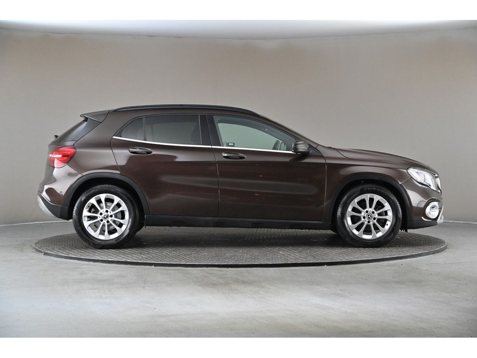 2017 Mercedes-Benz GLA Class GLA 180 *HALF LEATHER*REVERSE CAM*PARK SENSORS*