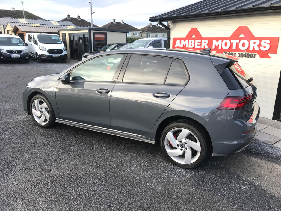 2023 Volkswagen Golf - image 2