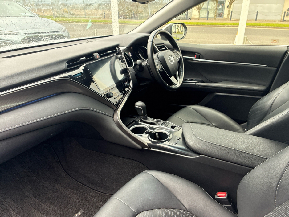 2019 Toyota Camry - image 2