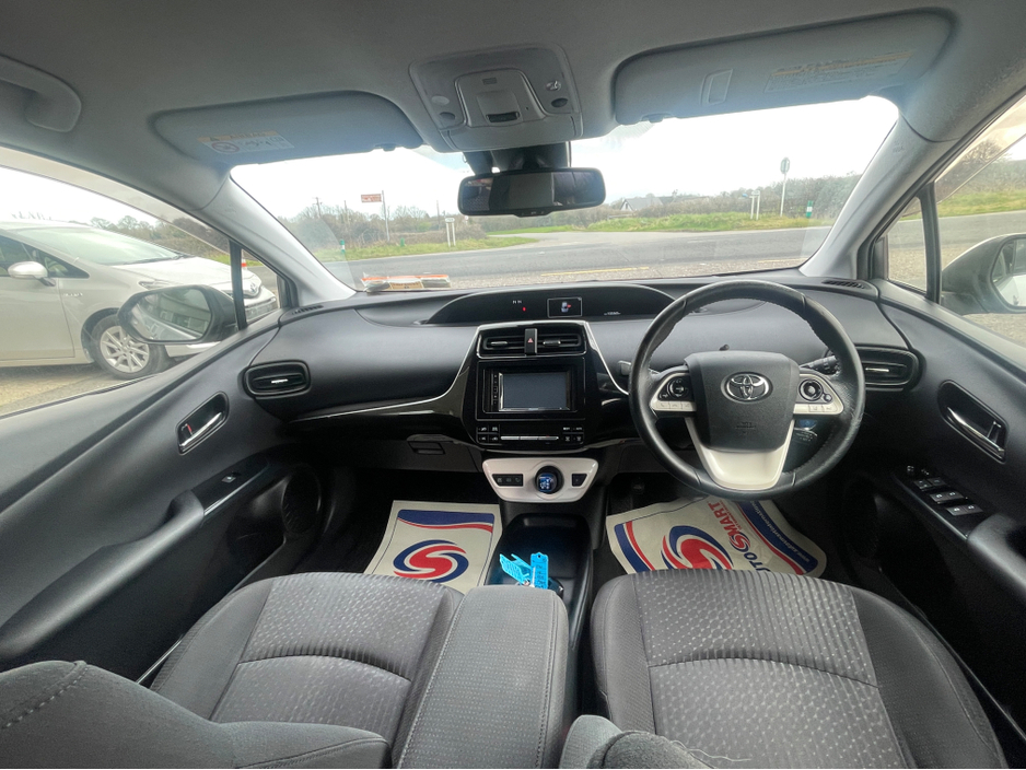 2016 Toyota Prius - image 12