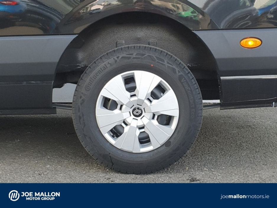 2026 Renault Master - image 16