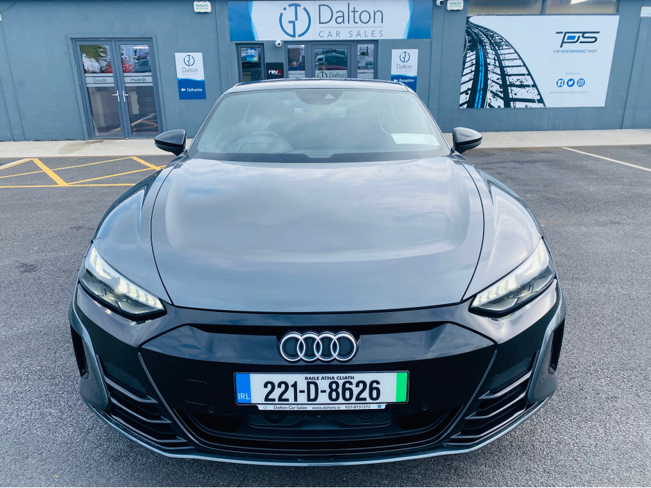 2022 Audi e-tron - image 2