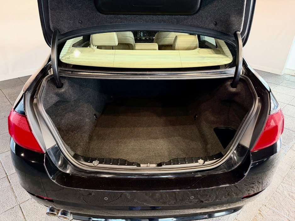 2012 BMW 5 Series - image 7