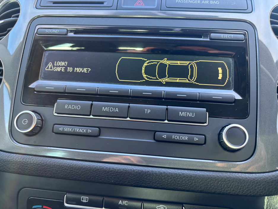 2014 Volkswagen Tiguan - image 32