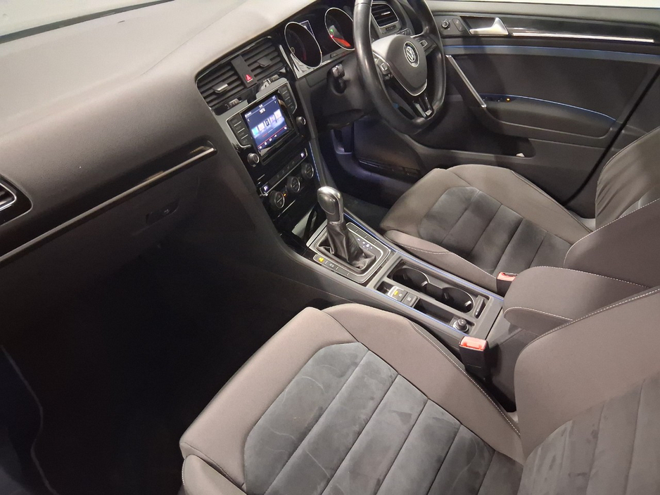 2013 Volkswagen Golf - image 7