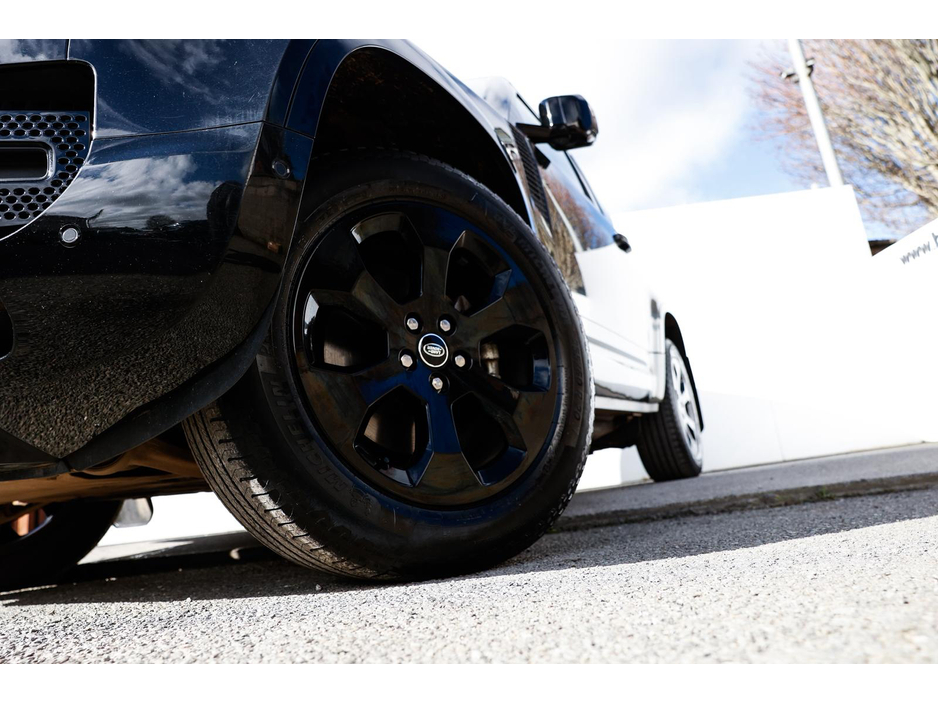 2025 Land Rover Defender - image 10