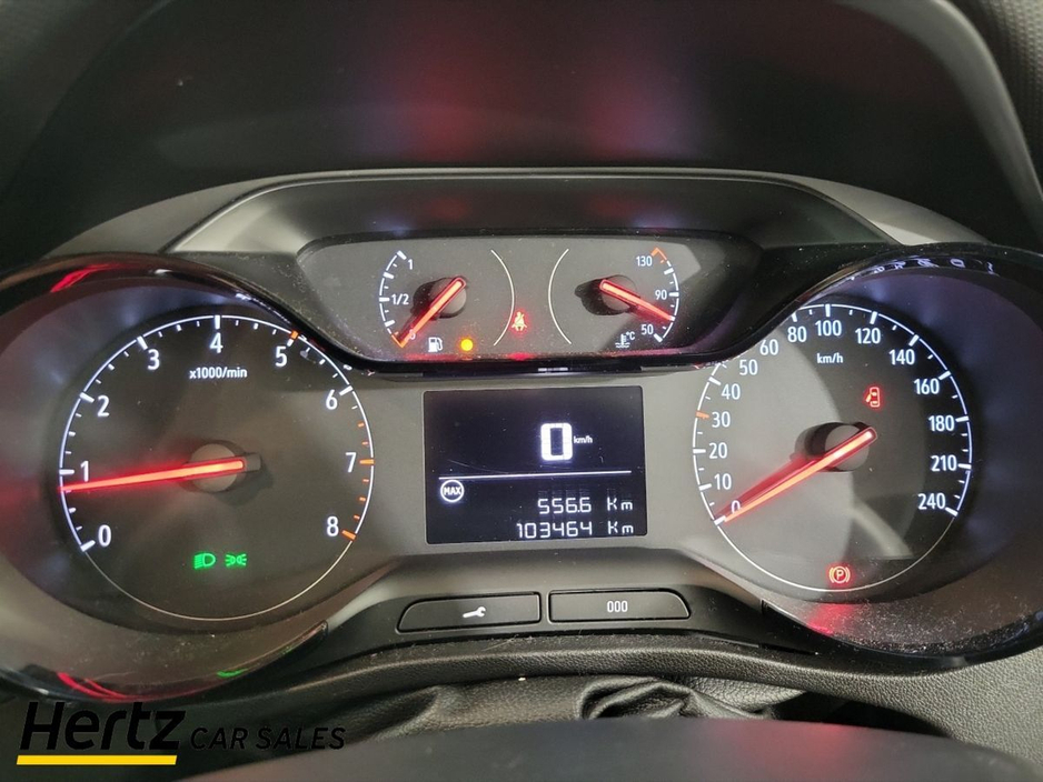 2022 Opel Crossland - image 15