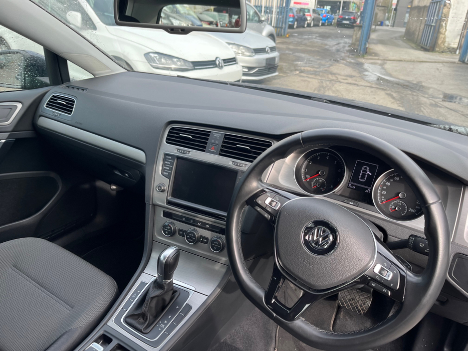 2015 Volkswagen Golf - image 12